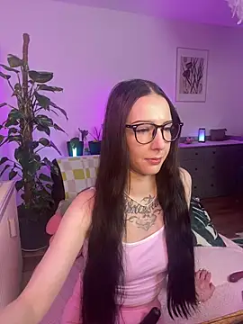 Trixie-Tainted online show from 28, 2, 2025