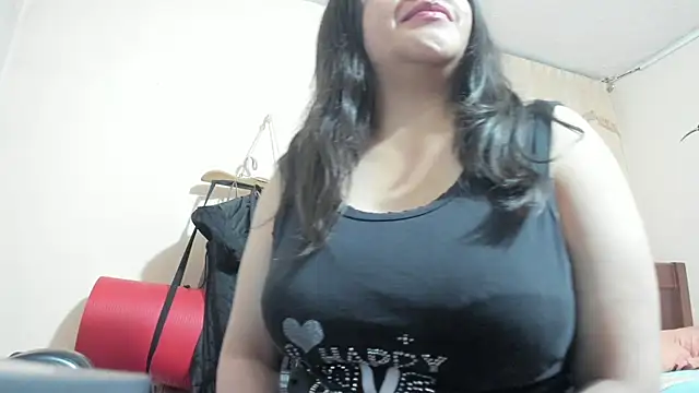 Snapshot of latinfemale chatting on 11, 1, 2025 latinfemale online show from 11, 1, 2025