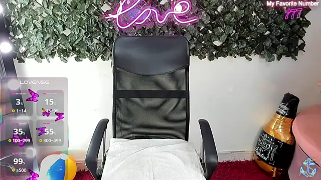 Snapshot of DestinyHills chatting on 6, 7, 2026 DestinyHills online show from 6, 7, 2026