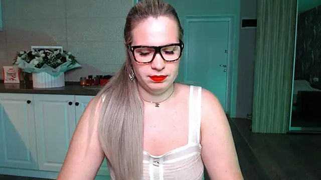 HotTiffani online show from 14, 9, 2025