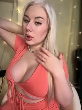 LaraHollywood online show from 1, 2, 2025