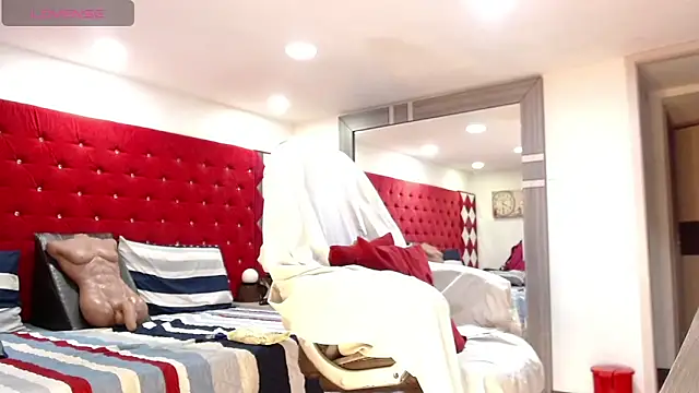 TamyJhonson online show from 9, 4, 2026