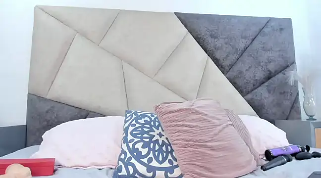 Bonnie Grace online show from 8, 1, 2025