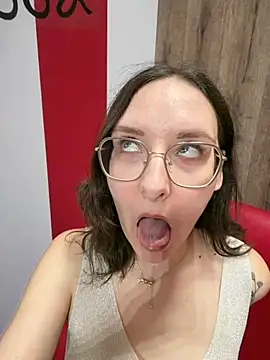 The Snowwhitee online show from 18, 4, 2026