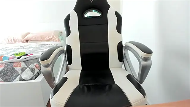 Snapshot of CallMeAngelica chatting on 1, 10, 2025 CallMeAngelica online show from 1, 10, 2025