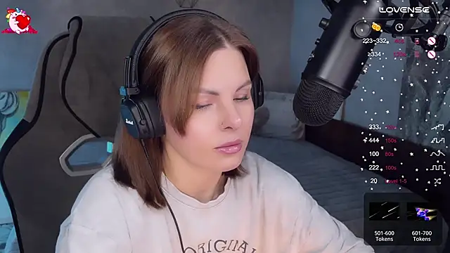 Snapshot of Your_Sweet_Lilu chatting on 4, 10, 2025 Your Sweet Lilu online show from 4, 10, 2025