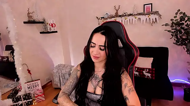 Snapshot of EmmyEvans1 chatting on 13, 11, 2025 EmmyEvans1 online show from 13, 11, 2025