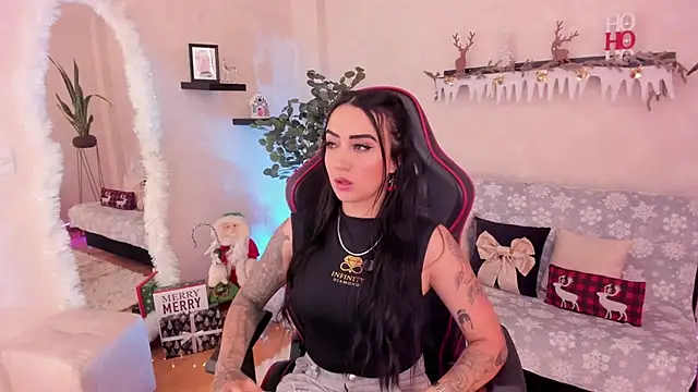 Snapshot of EmmyEvans1 chatting on 19, 11, 2025 EmmyEvans1 online show from 19, 11, 2025