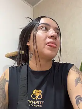 Snapshot of EmmyEvans1 chatting on 16, 12, 2025 EmmyEvans1 online show from 16, 12, 2025