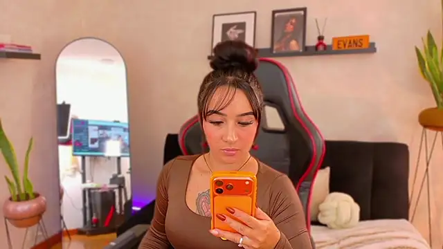 EmmyEvans1 online show from 23, 2, 2026