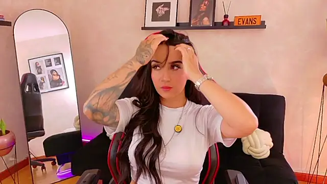 EmmyEvans1 online show from 2, 3, 2026