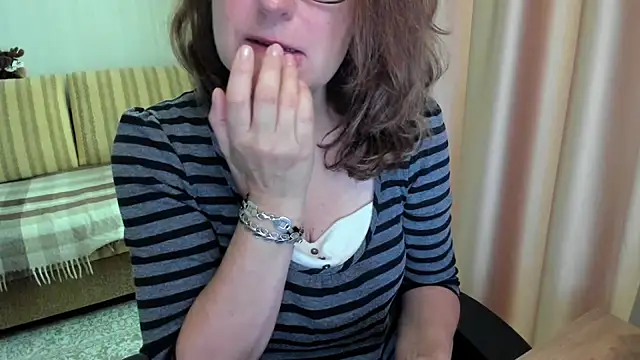 Snapshot of lauraoven chatting on 20, 6, 2026 lauraoven online show from 20, 6, 2026