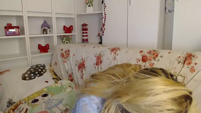 Snapshot of spell_of_love chatting on 4, 4, 2026 spell of love online show from 4, 4, 2026