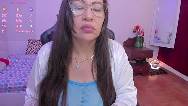 esmeralda milf online show from 7, 10, 2025