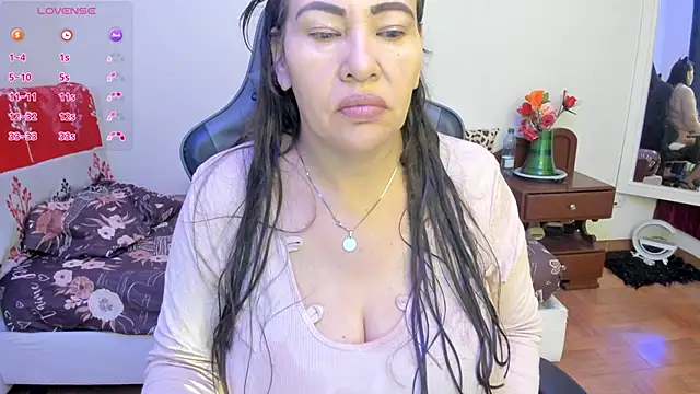 esmeralda milf online show from 1, 12, 2025