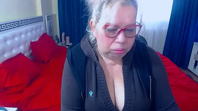 Snapshot of SonyaHotMilf chatting on 17, 12, 2025 SonyaHotMilf online show from 17, 12, 2025