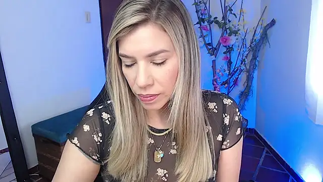 ms sofia x online show from 30, 10, 2025