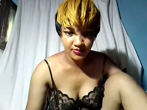 Snapshot of AVRILA chatting on 4, 3, 2025 AVRILA online show from 4, 3, 2025