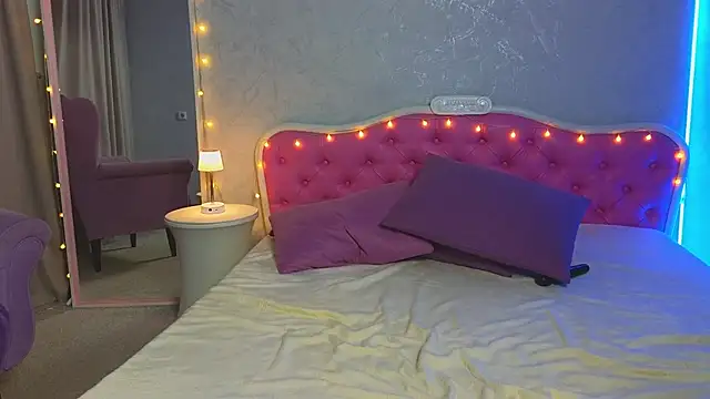 Ariana Petite online show from 13, 1, 2025