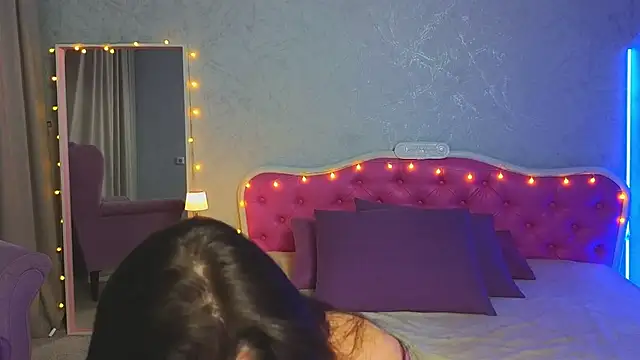 Ariana Petite online show from 23, 1, 2025