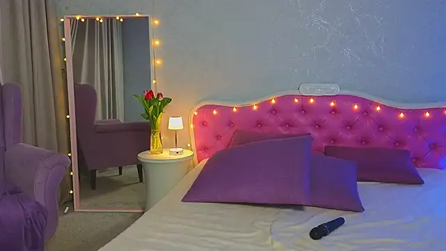 Ariana Petite online show from 7, 3, 2025