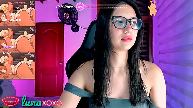 Snapshot of Luniverse chatting on 10, 9, 2025 Luniverse online show from 10, 9, 2025