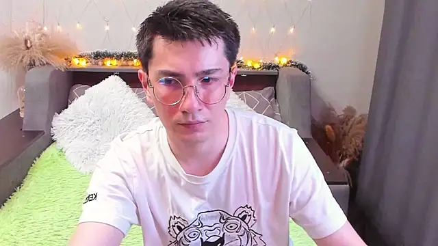 Yumi steve online show from 9, 3, 2025