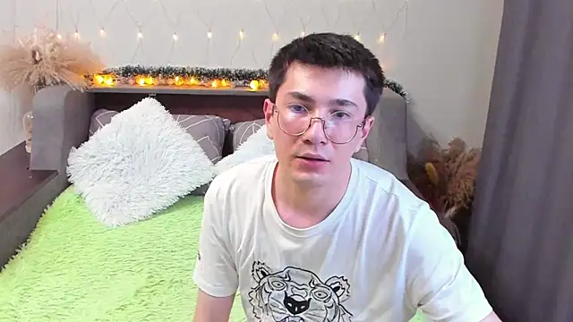 Yumi steve online show from 11, 3, 2025