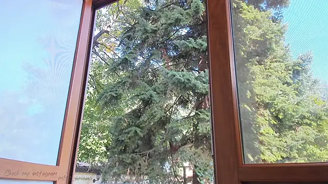 Miss Ariana  online show from 14, 9, 2025