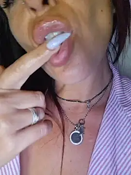 Snapshot of allyson22andy chatting on 13, 4, 2026 allyson22andy online show from 13, 4, 2026