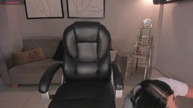 MiaRoberts1 online show from 2, 4, 2026