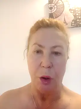 Hottie-Mom online show from 17, 11, 2025