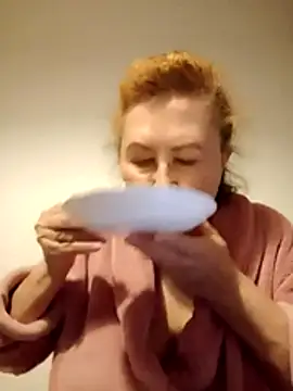 Hottie-Mom online show from 7, 4, 2026