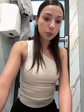  MiaQueen  online show from 9, 2, 2026