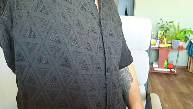 Snapshot of Remy_Miles chatting on 7, 5, 2026 Remy Miles online show from 7, 5, 2026
