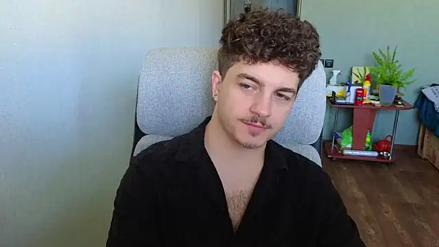 Snapshot of Remy_Miles chatting on 20, 5, 2026 Remy Miles online show from 20, 5, 2026
