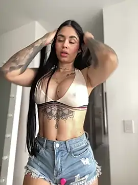 LaraHenao online show from 7, 1, 2025