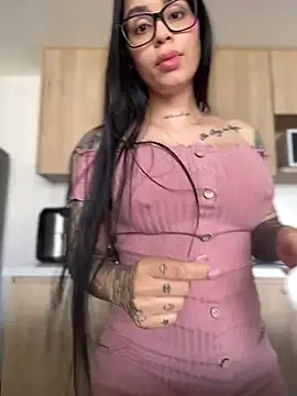 LaraHenao online show from 12, 1, 2025