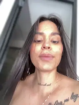 LaraHenao online show from 12, 2, 2025