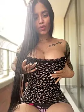 LaraHenao online show from 17, 2, 2025