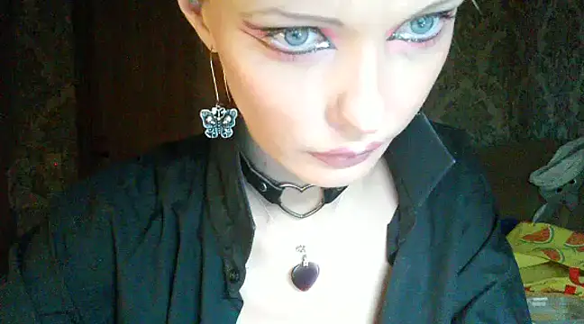 WildMissNiks online show from 6, 12, 2024