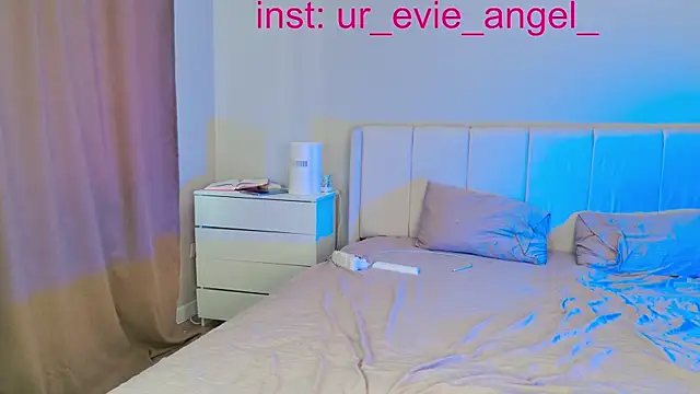 Evelyn rabbit online show from 10, 4, 2026