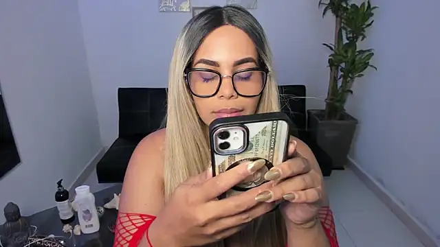 Snapshot of alyssannVhm chatting on 15, 1, 2025 alyssannVhm online show from 15, 1, 2025