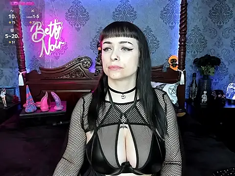 Snapshot of BettyNoir chatting on 16, 10, 2025 BettyNoir online show from 16, 10, 2025