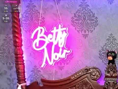 Snapshot of BettyNoir chatting on 17, 10, 2025 BettyNoir online show from 17, 10, 2025