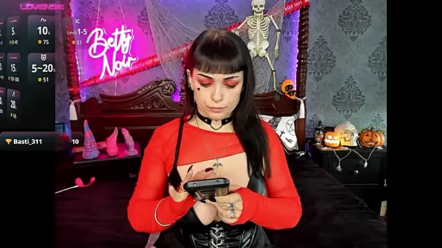 Snapshot of BettyNoir chatting on 31, 10, 2025 BettyNoir online show from 31, 10, 2025