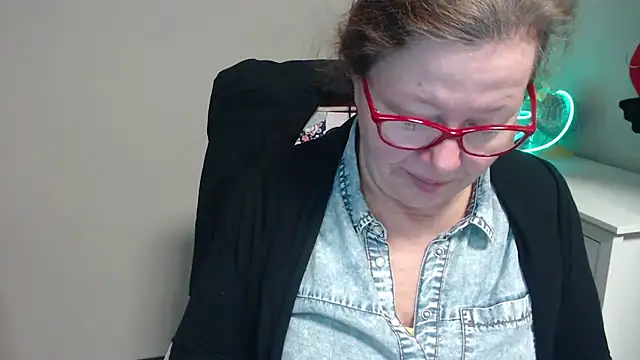 Adelewildx online show from 4, 3, 2025