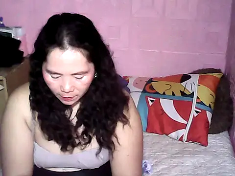 Snapshot of hotpusie_4u chatting on 13, 10, 2025 hotpusie 4u online show from 13, 10, 2025