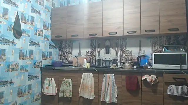 Amy August online show from 28, 2, 2026