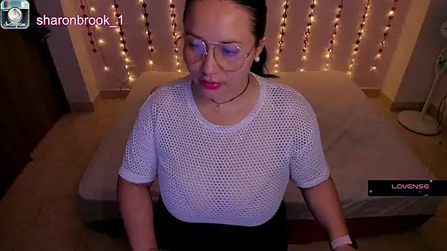 Snapshot of sharon_1 chatting on 18, 12, 2024 sharon 1 online show from 18, 12, 2024